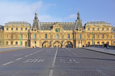 Louvre dış