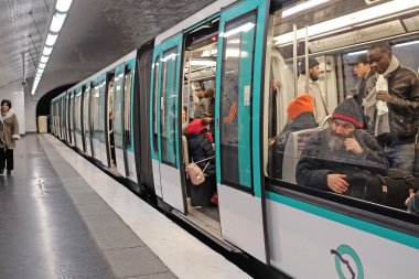 Paris metro tren