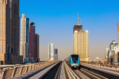 Dubais Metro gökdelenler ile
