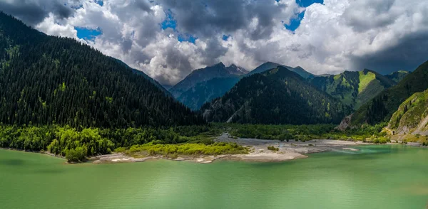 Beau Paysage Avec Lac Montagne — Photo