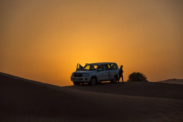 Dubai - 21 oktober: Kör på jeepar på öknen, traditionella — Stockfoto