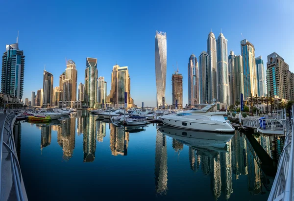 Dubaj, Spojené arabské emiráty - 12. října: Moderní budovy v Dubai Marina, Dubaj — Stock fotografie