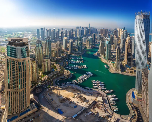 Dubaj, Spojené arabské emiráty - 12. října: Moderní budovy v Dubai Marina, Dubaj — Stock fotografie