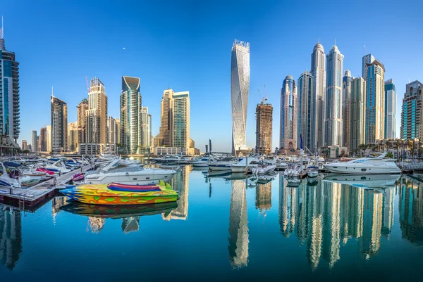 DUBAI, UAE - OCTOBER 12: Modern buildings in Dubai Marina, Dubai — Stock Photo, Image