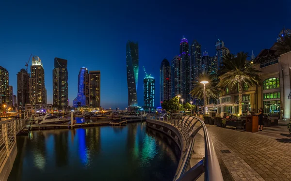 Dubaj, Spojené arabské emiráty - 15. října: Moderní budovy v Dubai Marina, Dubaj — Stock fotografie