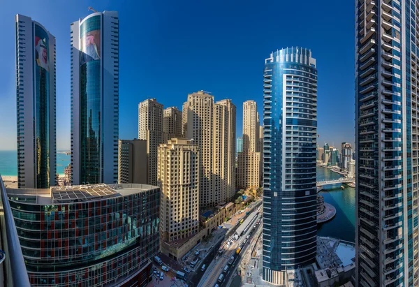 Dubaj, Spojené arabské emiráty - 21. října: Městská scenérie Dubai Marina na říjen — Stock fotografie