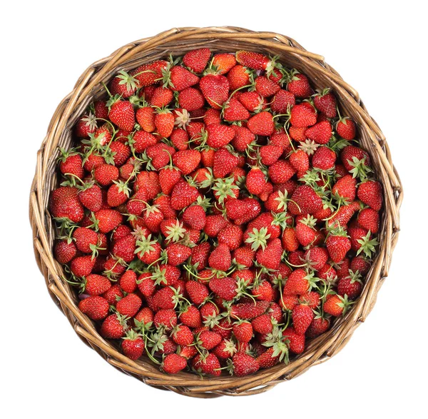 草莓在篮子里 — 图库照片