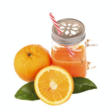 Bir mason kavanoza bardak portakal suyu 