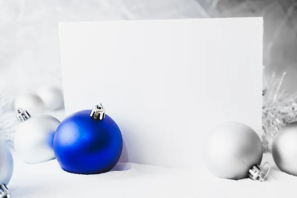 Blaue Weihnachtskugeln — Stockfoto