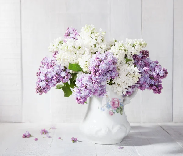 Stock image Lilac bouquet in ceramic jug