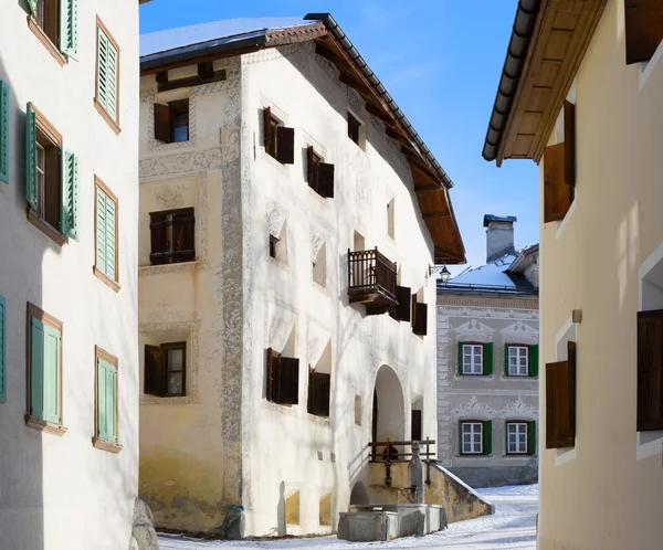 A typical houses in the older part of Guarda, Switzerland. — Stock Photo, Image