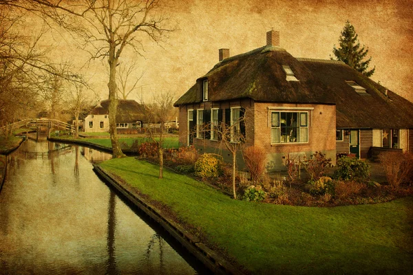 Kanálu v Giethoorn, Nizozemsko — Stock fotografie