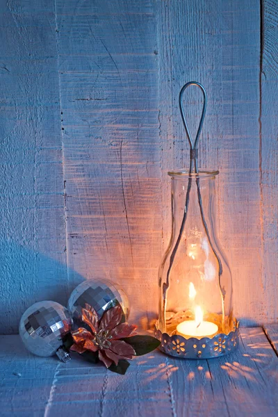 Décorations de Noël et lanterne le soir  . — Photo