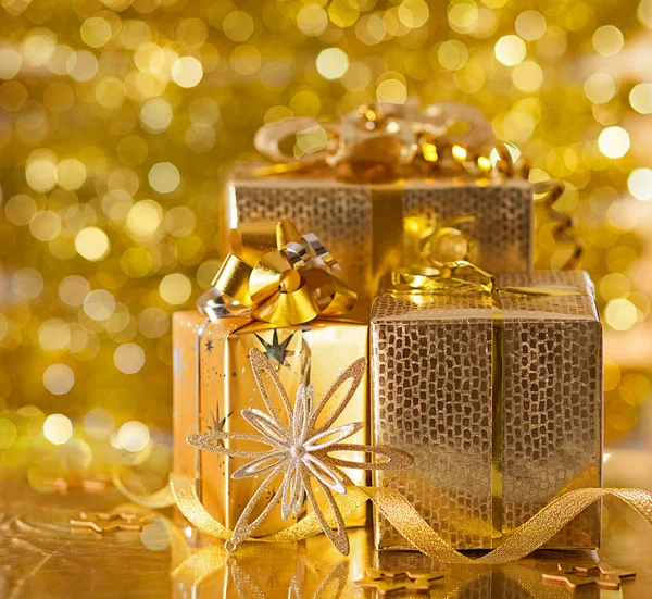 Gold Christmas gifts — Stock Photo, Image