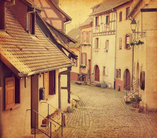 Klikaté ulice ve městě Eguisheim. Stock Obrázky