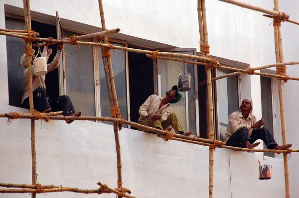 Pintores indianos no trabalho — Fotografia de Stock