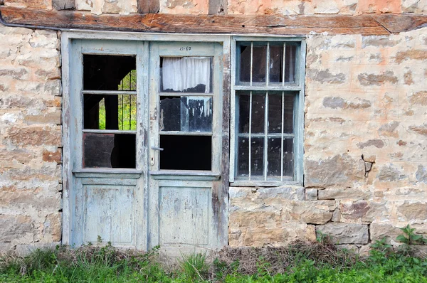 Edifício abandonado na aldeia búlgara — Fotografia de Stock