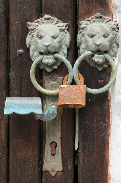 Leão Cabeça Batedores Porta Bulgária — Fotografia de Stock