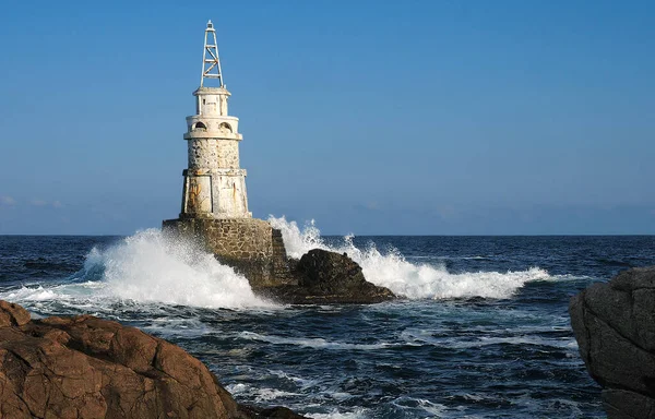 Vue Sur Petit Phare Les Vagues Dans Mer Noire Près — Photo