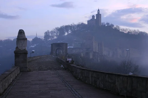 Fuzzy View Medieval Tsarevets Stronghold City Veliko Tarnovo Bulgaria Foggy — Stock Photo, Image