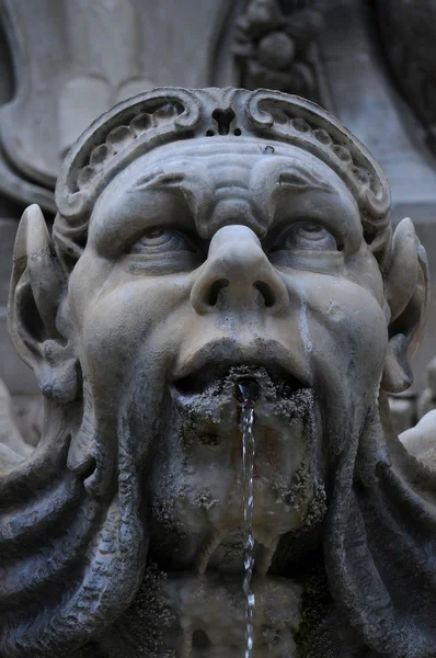 Teil des Brunnens auf der Piazza della Rotonda — Stockfoto