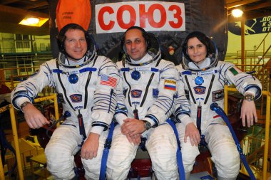 ISS Increment 42-43 Crew Before Launch on Soyuz TMA-15m clipart