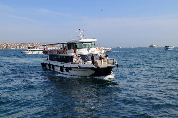 Boten in de Bosporus — Stockfoto