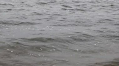 Yüzey dalgaları ile Gölü