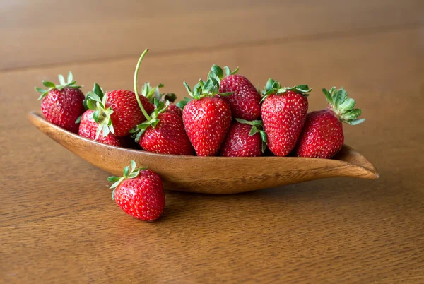 Tasty strawberries on wooden plate — Stock Photo, Image