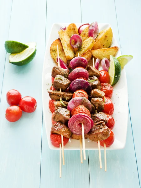 Vepřový kebab s zeleninou — Stock fotografie