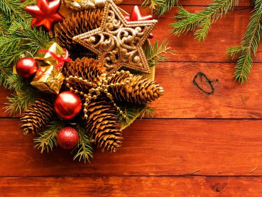 Noel ağacı ve ahşap süslemeler. Sığ dof.
