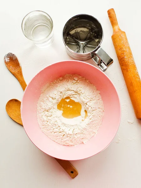 Dough Kneading Set Ingredients Preparation Baking Shallow Dof — Stock Photo, Image