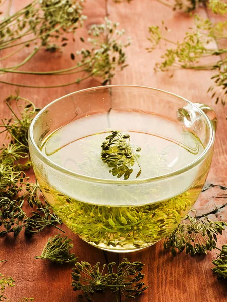 Dill Zaden Water Drinken Houten Achtergrond Ondiepe Dof — Stockfoto