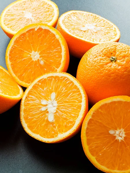 Свежие Спелые Нарезанные Апельсины Задний План Shallow Dof — стоковое фото