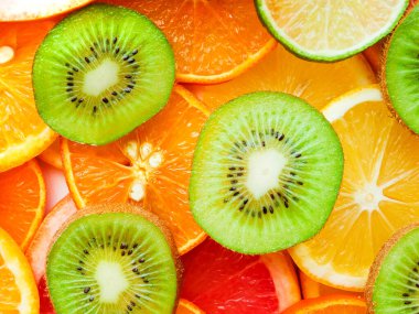 Beyaz arka planda taze olgun narenciye meyveleri. Sığ dof. 