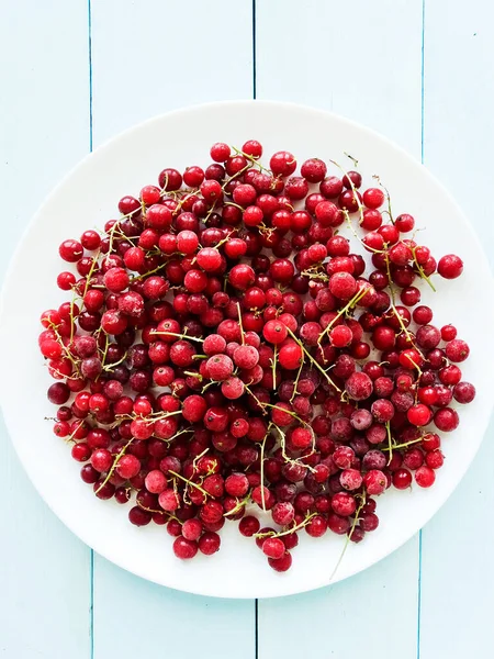 Freshl Frysta Röda Vinbär Trä Bakgrund Grunt Dof — Stockfoto