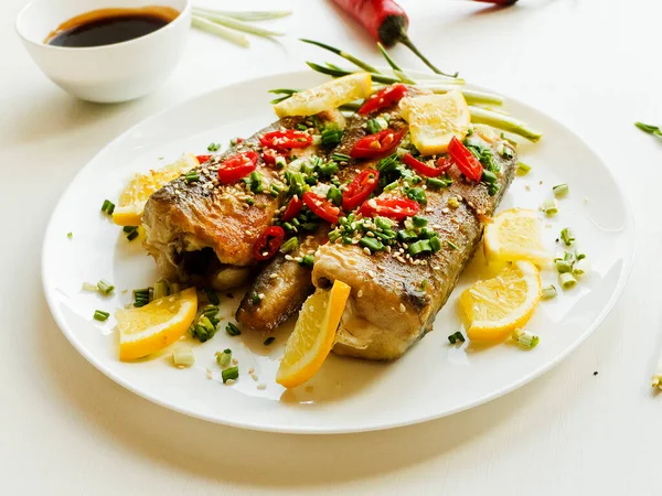 Gebackener Seehecht Mit Kräutern Und Gewürzen Sojasauce Oberflächlicher Dof — Stockfoto