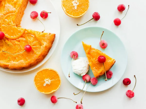 Gâteau Orange Envers Avec Cerises Crème Glacée Dof Peu Profond — Photo