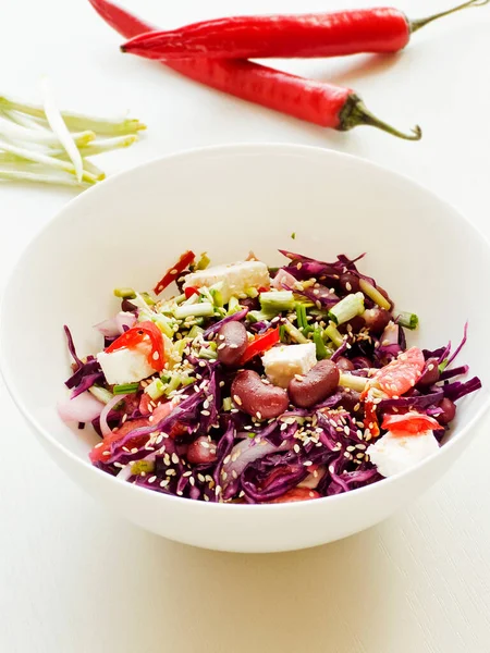 Salade Met Rode Bonen Kool Feta Grapefruit Ondiepe Dof — Stockfoto