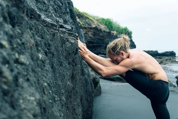 Atleet die buiten oefent — Stockfoto