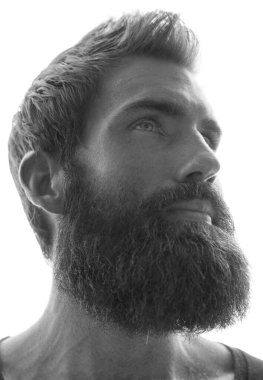 Beyaz arkaplanda bir portre