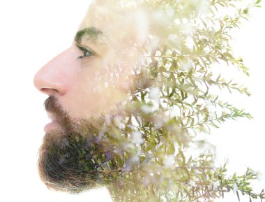 Sakallı, cesur bir adam, çift portrede, yakın plan, koyu yeşil ağaç dallarıyla birleştirilmiş.