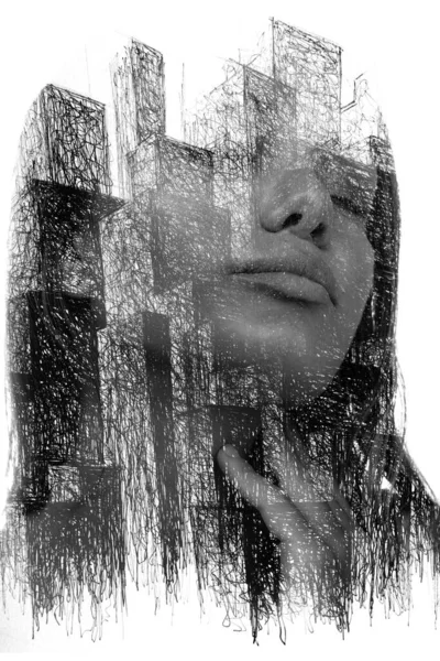 白地に抽象的な立方体を描く女性のモノクロームの肖像画 — ストック写真