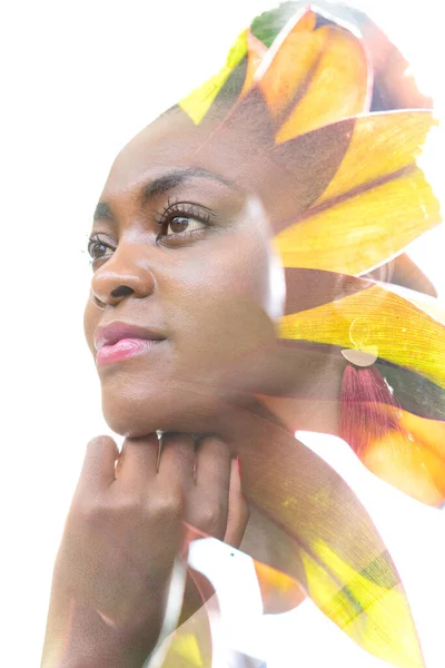 Творчий портрет молодої афроамериканської панночки. — стокове фото