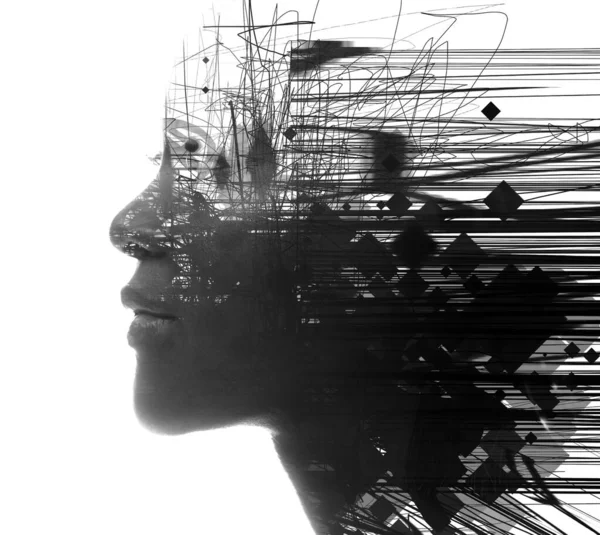 Dijital sanatla birleştirilmiş çift pozlu bir kadın portresi.