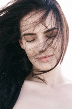 Rüya gibi ifade ile güzel esmer