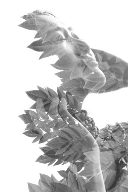 Ağaç ile kombine kadın