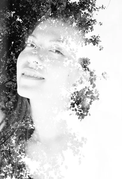 Frau mit Baum kombiniert — Stockfoto