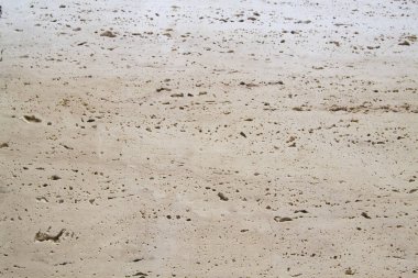 Doğal taş deseni, kireç taşı dokusu, kumtaşı duvar arka planı. Arkaplan için yıpranmış boş yüzey.