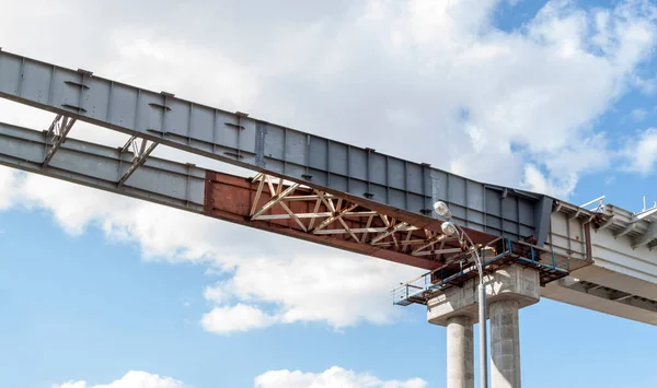 Vista Perto Ponte Ferroviária Construção Conexão Aço Poderosa Barra Transversal — Fotografia de Stock